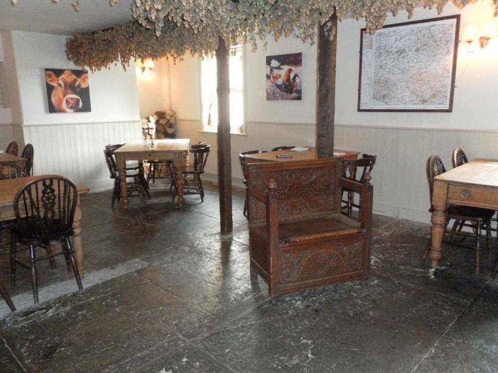 The Chetnole Inn Exteriör bild